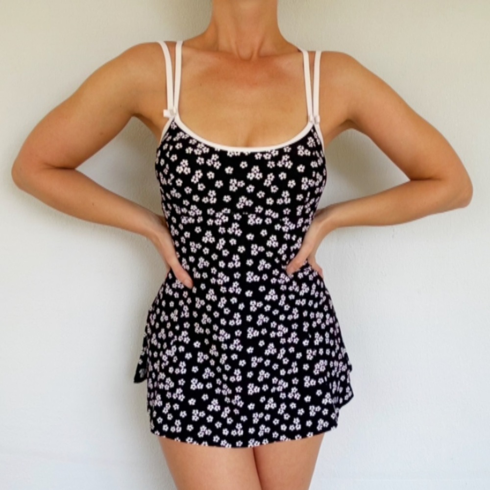 Vintage 1970s Black Floral Swimdress Union Made USA One Piece Skirt Swimsuit 12